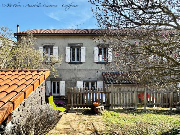 Maison à vendre 8 pièces VOLVIC (63) - 5 chambres, terrain, grand garage et caves