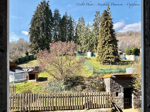 Maison à vendre 8 pièces VOLVIC (63) - 5 chambres, terrain, grand garage et caves