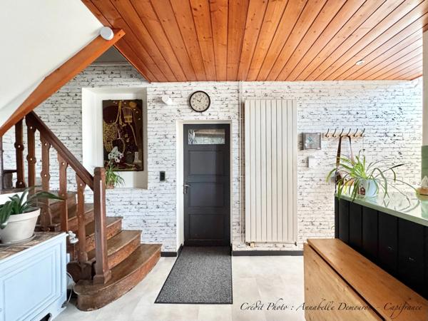 Maison à vendre 8 pièces VOLVIC (63) - 5 chambres, terrain, grand garage et caves
