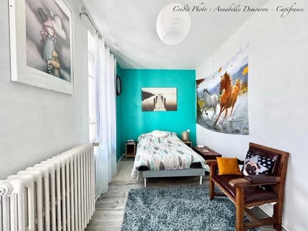 Maison à vendre 8 pièces VOLVIC (63) - 5 chambres, terrain, grand garage et caves