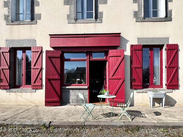 Maison à vendre 8 pièces VOLVIC (63) - 5 chambres, terrain, grand garage et caves