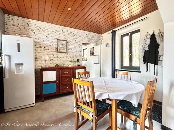 Maison à vendre 8 pièces VOLVIC (63) - 5 chambres, terrain, grand garage et caves