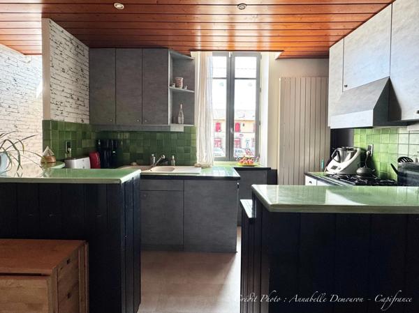 Maison à vendre 8 pièces VOLVIC (63) - 5 chambres, terrain, grand garage et caves