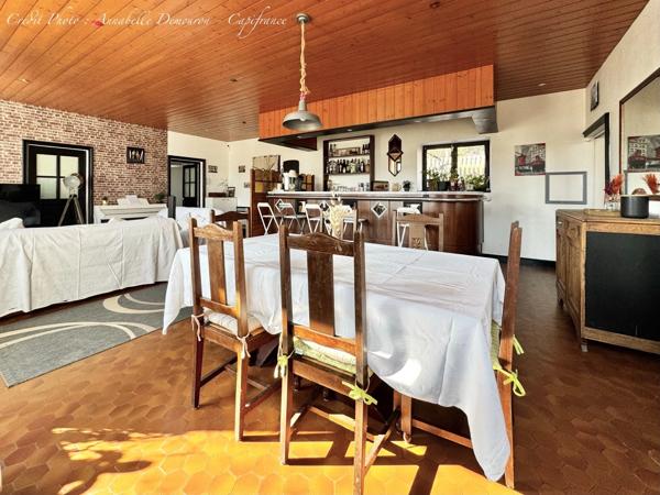 Maison à vendre 8 pièces VOLVIC (63) - 5 chambres, terrain, grand garage et caves
