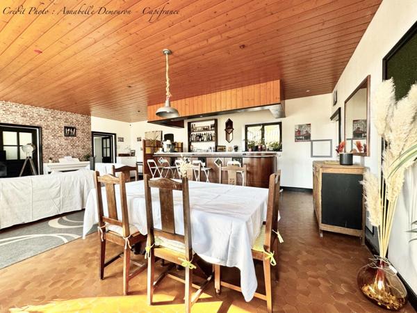 Maison à vendre 8 pièces VOLVIC (63) - 5 chambres, terrain, grand garage et caves