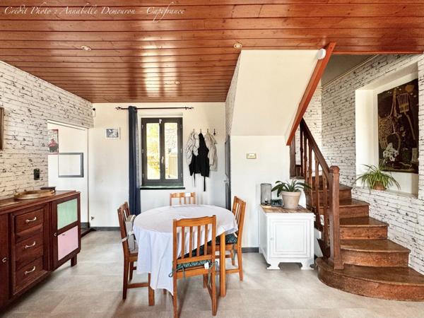 Maison à vendre 8 pièces VOLVIC (63) - 5 chambres, terrain, grand garage et caves