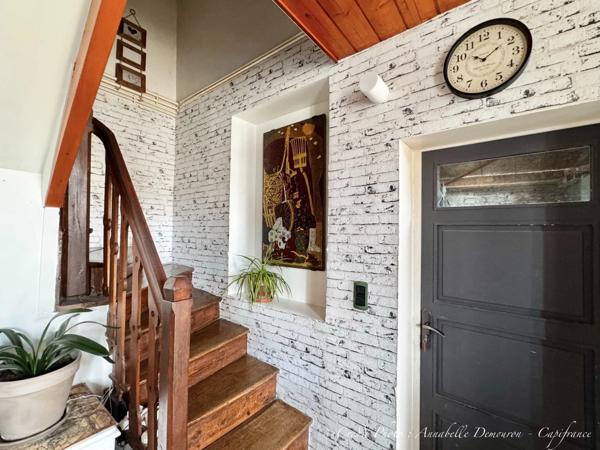 Maison à vendre 8 pièces VOLVIC (63) - 5 chambres, terrain, grand garage et caves