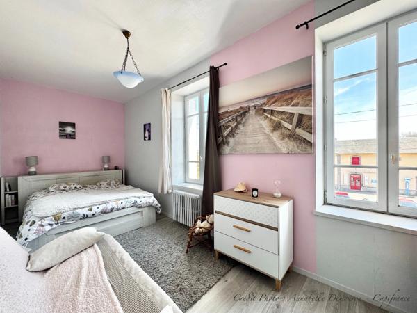 Maison à vendre 8 pièces VOLVIC (63) - 5 chambres, terrain, grand garage et caves