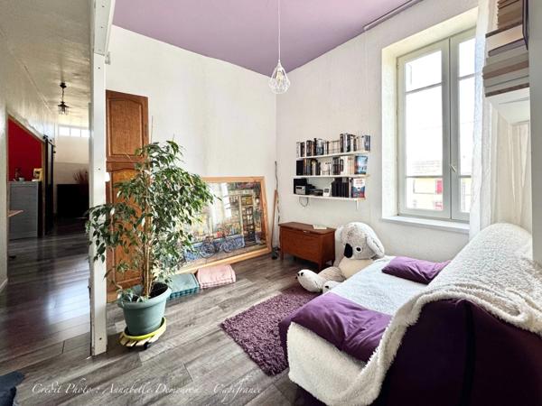 Maison à vendre 8 pièces VOLVIC (63) - 5 chambres, terrain, grand garage et caves