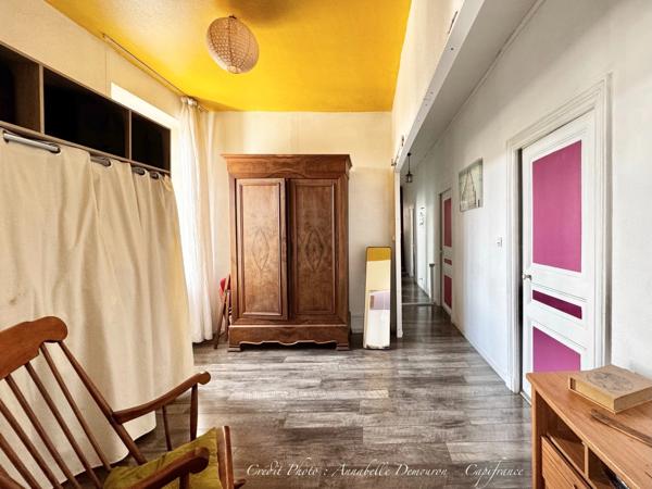 Maison à vendre 8 pièces VOLVIC (63) - 5 chambres, terrain, grand garage et caves