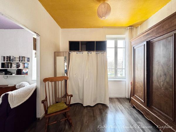 Maison à vendre 8 pièces VOLVIC (63) - 5 chambres, terrain, grand garage et caves