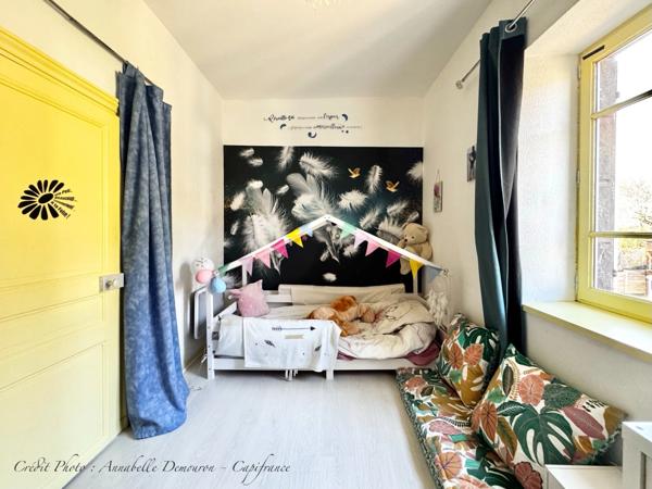 Maison à vendre 8 pièces VOLVIC (63) - 5 chambres, terrain, grand garage et caves
