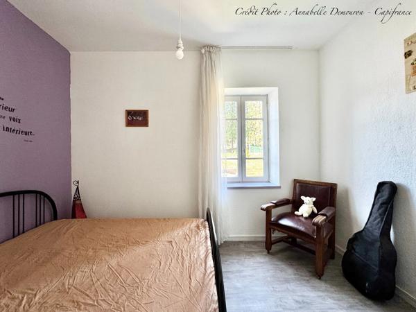 Maison à vendre 8 pièces VOLVIC (63) - 5 chambres, terrain, grand garage et caves