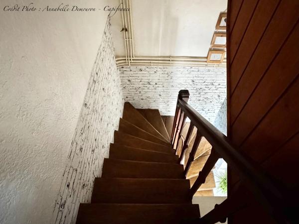 Maison à vendre 8 pièces VOLVIC (63) - 5 chambres, terrain, grand garage et caves