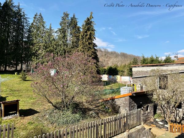 Maison à vendre 8 pièces VOLVIC (63) - 5 chambres, terrain, grand garage et caves