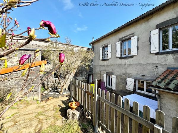 Maison à vendre 8 pièces VOLVIC (63) - 5 chambres, terrain, grand garage et caves