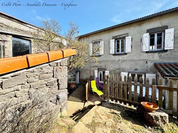Maison à vendre 8 pièces VOLVIC (63) - 5 chambres, terrain, grand garage et caves