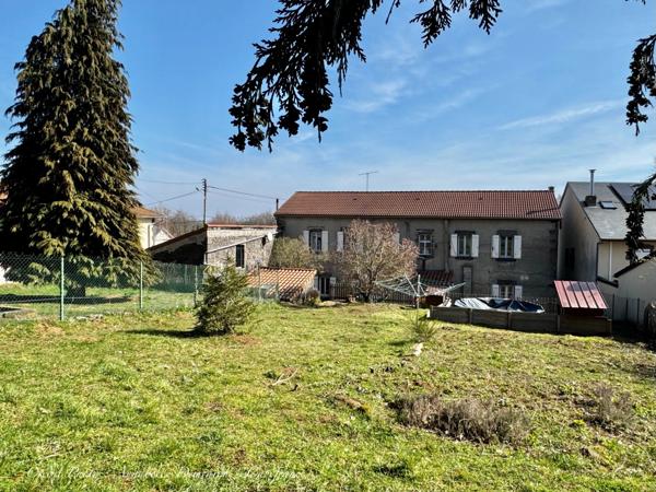Maison à vendre 8 pièces VOLVIC (63) - 5 chambres, terrain, grand garage et caves
