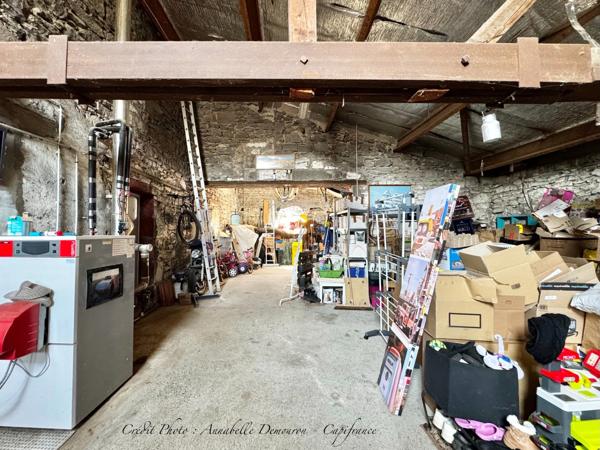 Maison à vendre 8 pièces VOLVIC (63) - 5 chambres, terrain, grand garage et caves