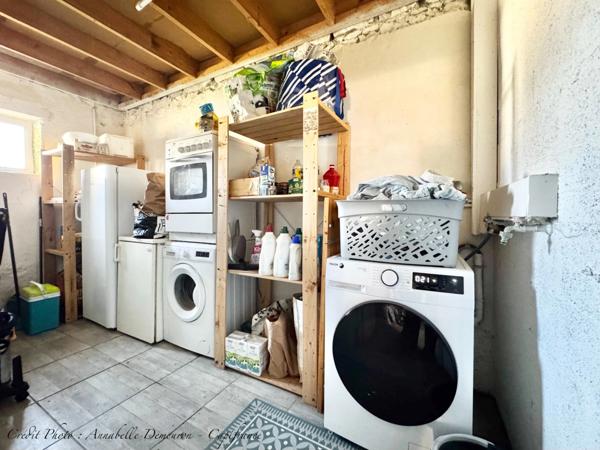 Maison à vendre 8 pièces VOLVIC (63) - 5 chambres, terrain, grand garage et caves