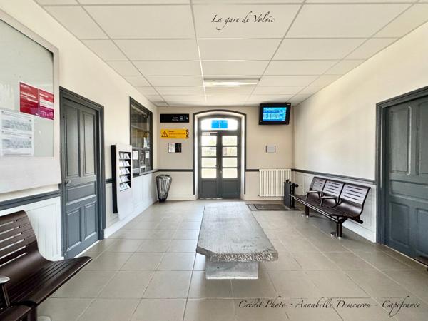 Maison à vendre 8 pièces VOLVIC (63) - 5 chambres, terrain, grand garage et caves