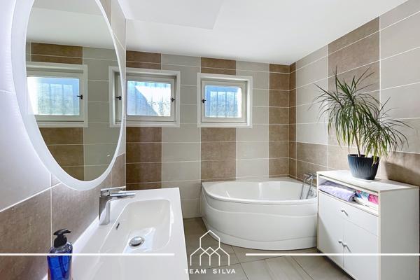 Maison
         4 pièces
        - 125 m² Exclusivité 379 900 € *