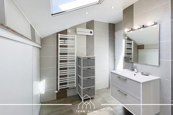 Maison
         4 pièces
        - 125 m² Exclusivité 379 900 € *