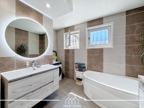 Maison
         4 pièces
        - 125 m² Exclusivité 379 900 € *