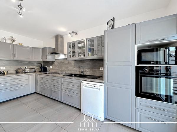 Maison
         4 pièces
        - 125 m² Exclusivité 379 900 € *