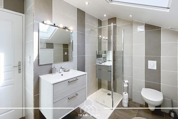 Maison
         4 pièces
        - 125 m² Exclusivité 379 900 € *