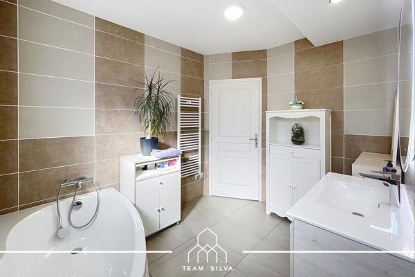 Maison
         4 pièces
        - 125 m² Exclusivité 379 900 € *