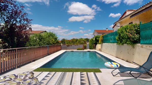 Maison
         5 pièces
        - 123 m² 560 000 € *