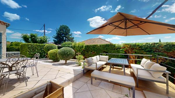 Maison
         5 pièces
        - 123 m² 560 000 € *