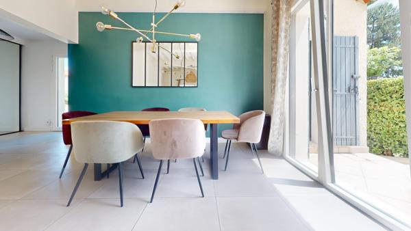 Maison
         5 pièces
        - 123 m² 560 000 € *
