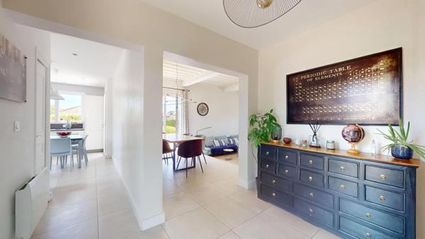 Maison
         5 pièces
        - 123 m² 560 000 € *