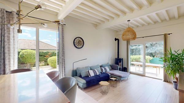 Maison
         5 pièces
        - 123 m² 560 000 € *