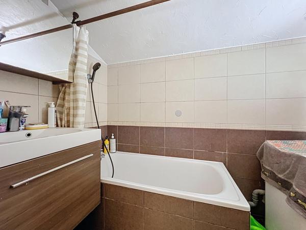 Auribeau s/Siagne : T3 avec parking et Terrasse.