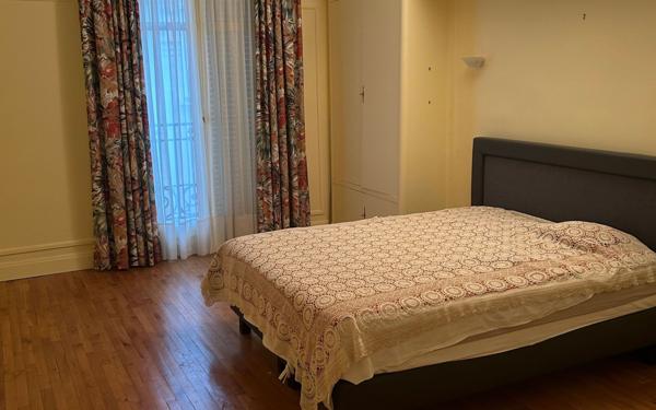 Appartement à louer    4 pièces • 152,96 m2 Paris 16