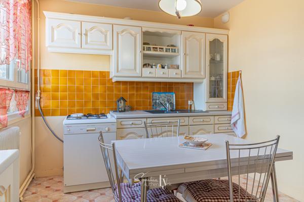 Appartement
         4 pièces
        - 83 m² Exclusivité 98 600 € *