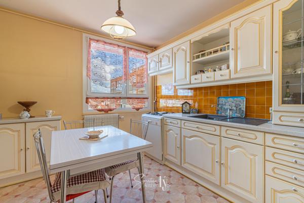 Appartement
         4 pièces
        - 83 m² Exclusivité 98 600 € *