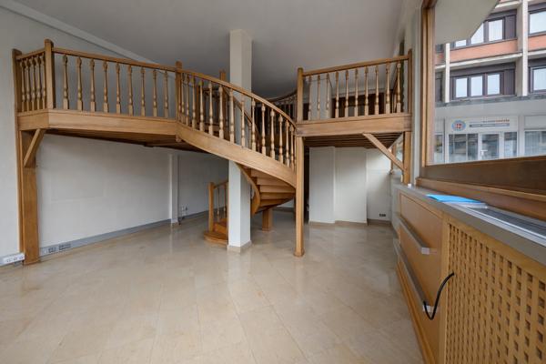 Local Commercial
         3 pièces
        - 120 m² Exclusivité 125 000 € *