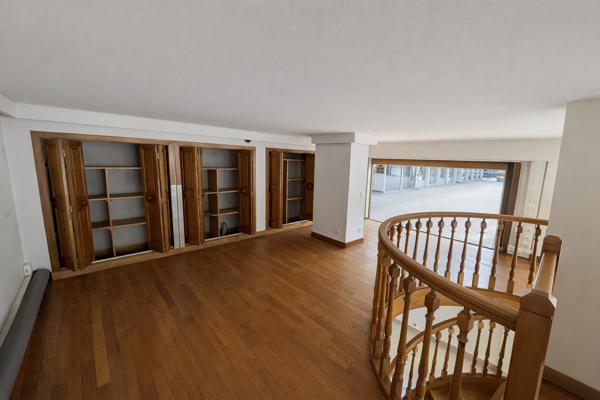 Local Commercial
         3 pièces
        - 120 m² Exclusivité 125 000 € *