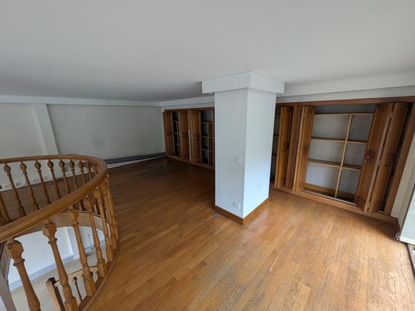 Local Commercial
         3 pièces
        - 120 m² Exclusivité 125 000 € *