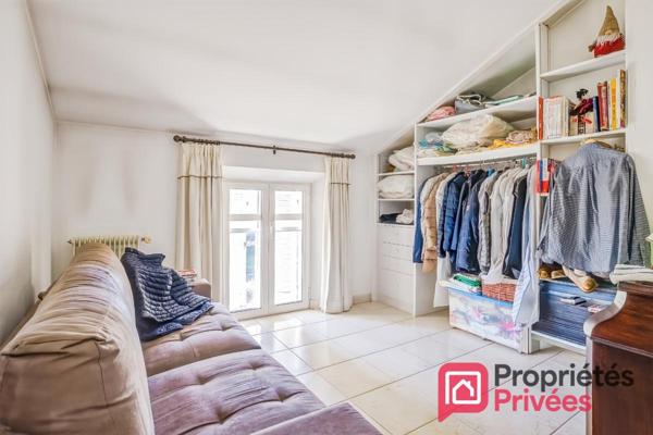 HAUT DE VILLA EN DUPLEX AVEC GRAND JARDIN, GARAGE ET PARKINGS