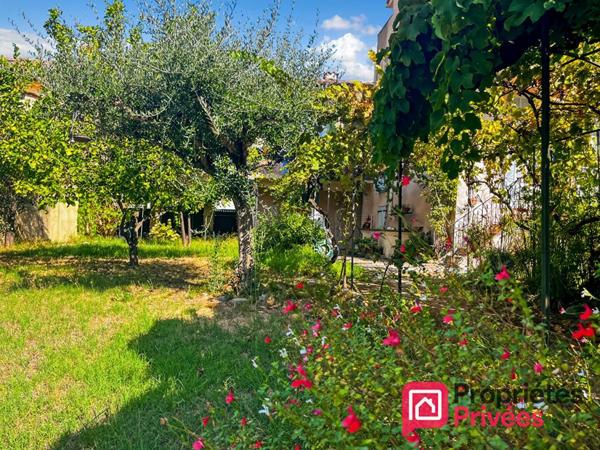 HAUT DE VILLA EN DUPLEX AVEC GRAND JARDIN, GARAGE ET PARKINGS