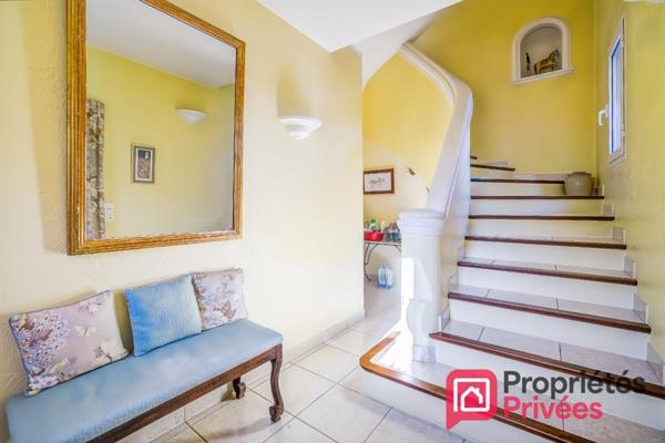 HAUT DE VILLA EN DUPLEX AVEC GRAND JARDIN, GARAGE ET PARKINGS