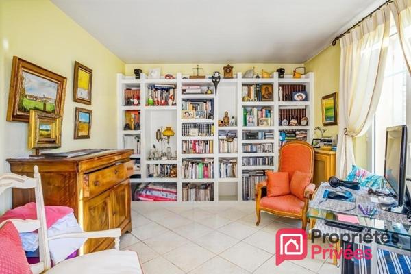 HAUT DE VILLA EN DUPLEX AVEC GRAND JARDIN, GARAGE ET PARKINGS