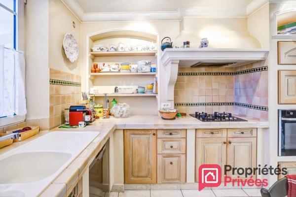 HAUT DE VILLA EN DUPLEX AVEC GRAND JARDIN, GARAGE ET PARKINGS