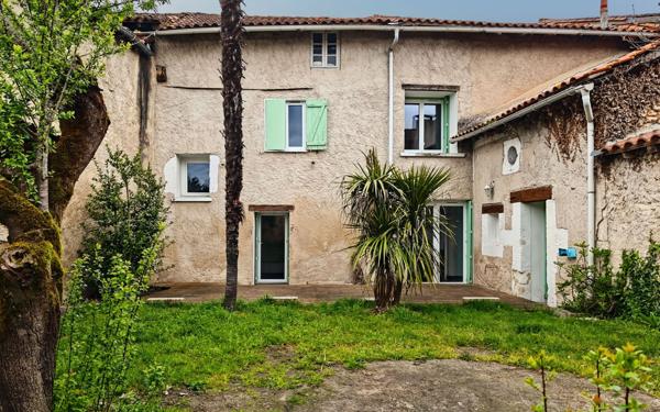 Maison à louer    4 pièces •  Saint-Léon-sur-l'Isle