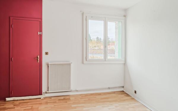 Maison à louer    4 pièces •  Saint-Léon-sur-l'Isle